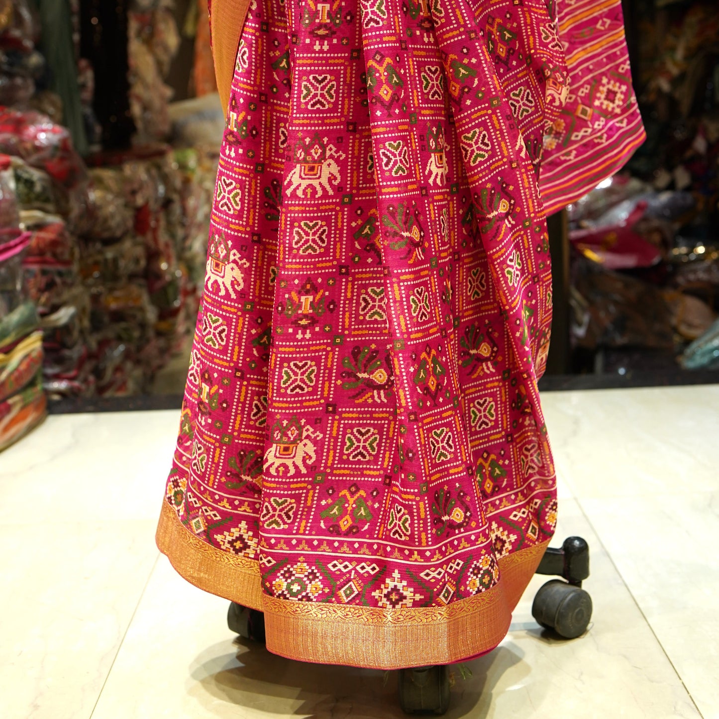 Chiffon crepe saree in Maroon Ghatchola design
